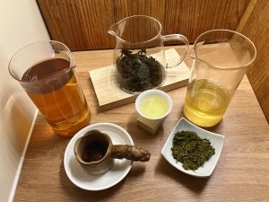 Infusión de Té tostado Hojicha y Sencha japonés